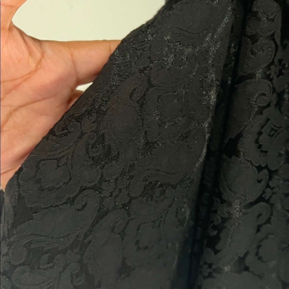 Elegant Black Midi Dress with Belt - Picture 7 of 11